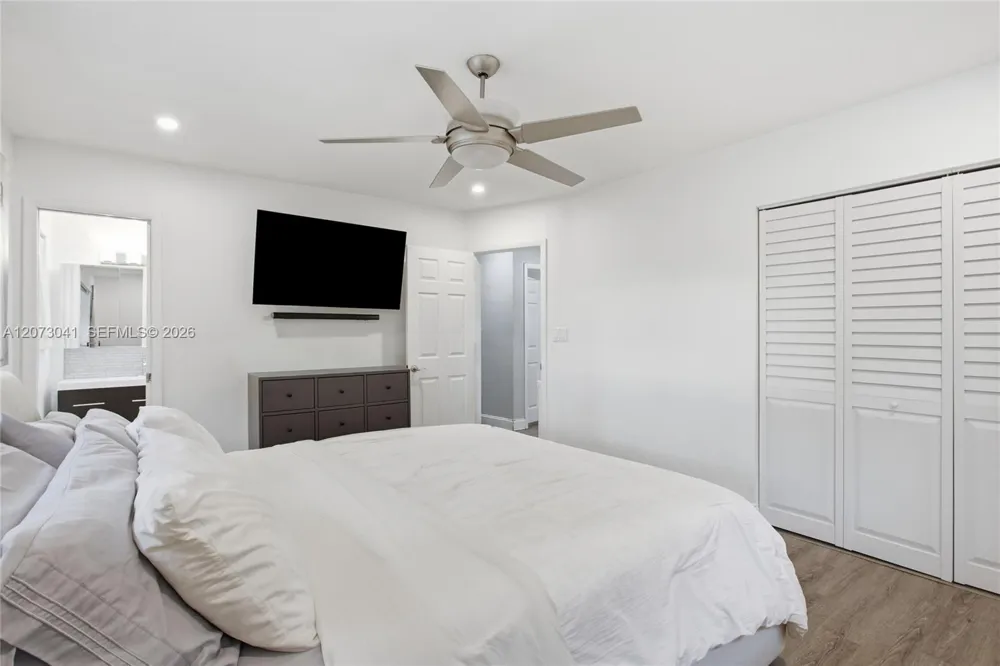 1721 NW 114th Ave Pembroke Pines, FL 33026
