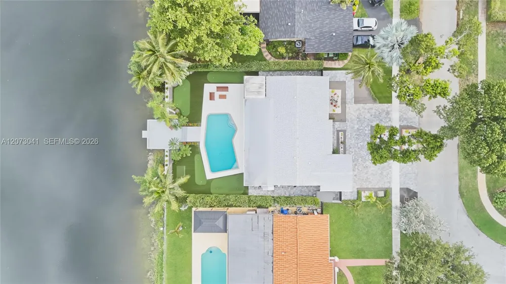 1721 NW 114th Ave Pembroke Pines, FL 33026