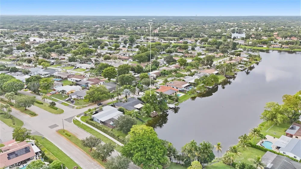 1721 NW 114th Ave Pembroke Pines, FL 33026
