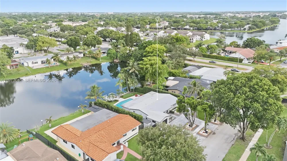 1721 NW 114th Ave Pembroke Pines, FL 33026