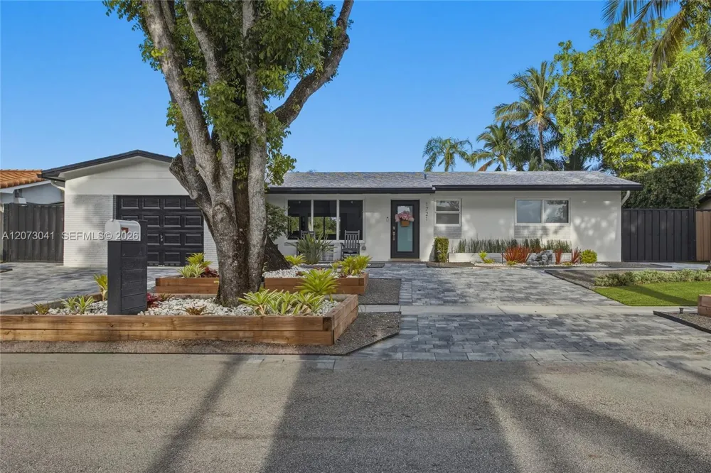 1721 NW 114th Ave Pembroke Pines, FL 33026