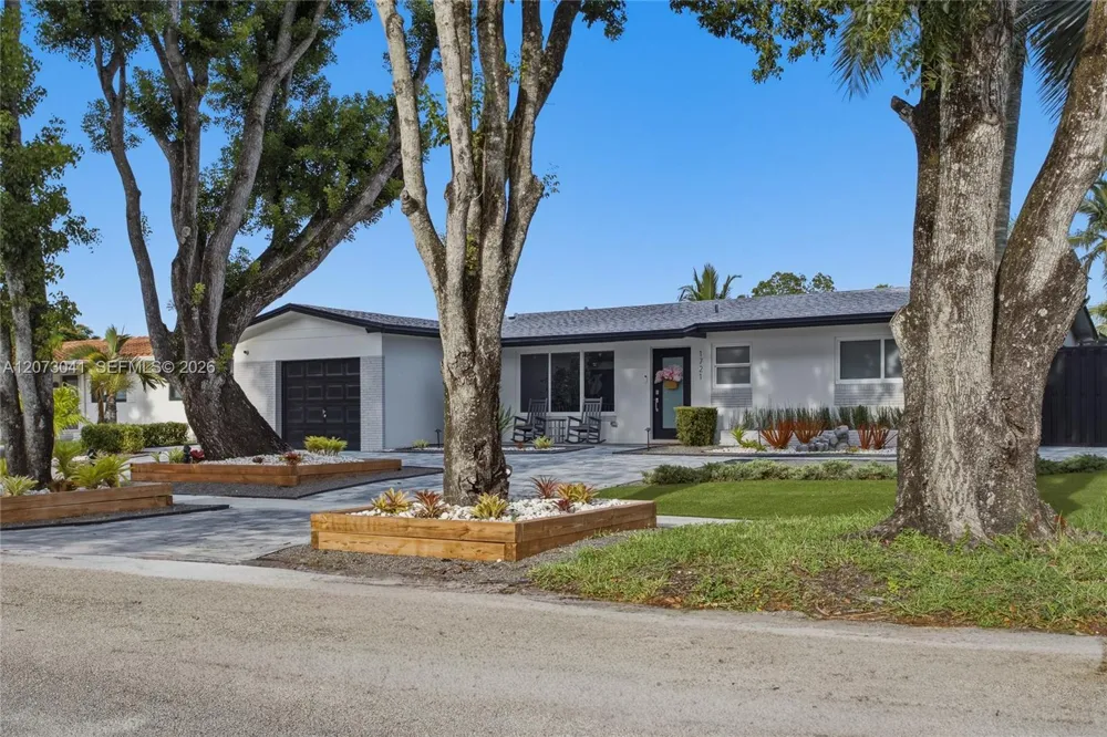 1721 NW 114th Ave Pembroke Pines, FL 33026