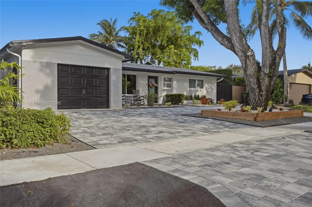 1721 NW 114th Ave Pembroke Pines, FL 33026