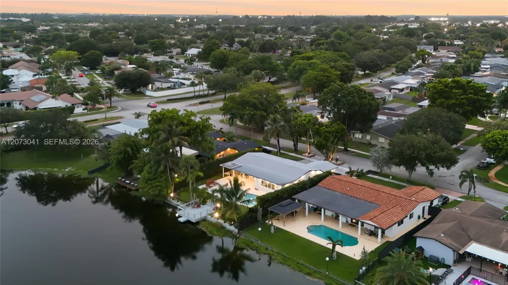 1721 NW 114th Ave Pembroke Pines, FL 33026