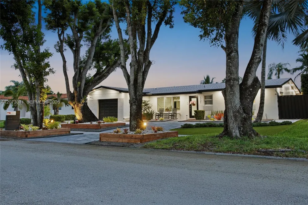1721 NW 114th Ave Pembroke Pines, FL 33026