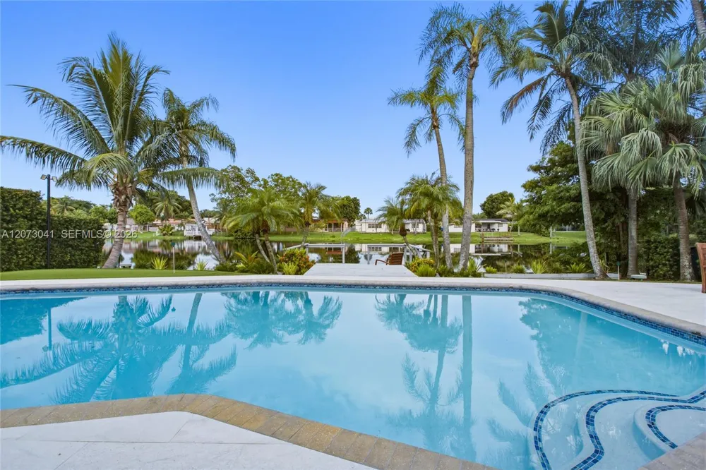 1721 NW 114th Ave Pembroke Pines, FL 33026