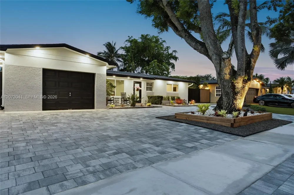 1721 NW 114th Ave Pembroke Pines, FL 33026