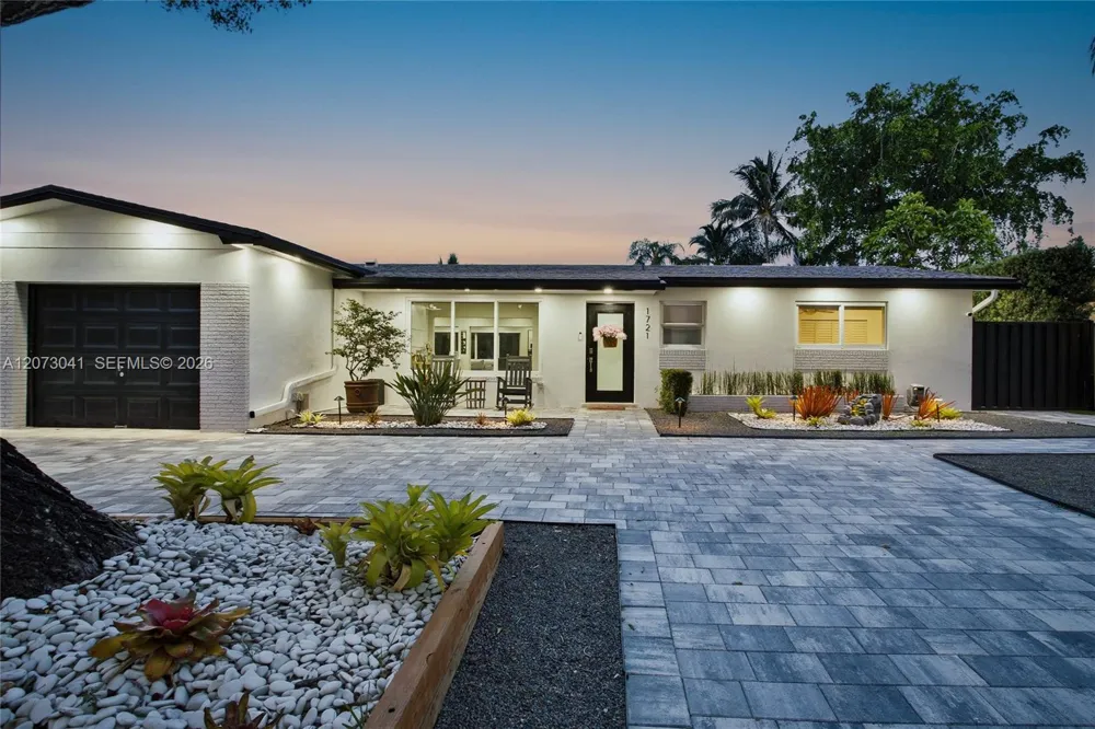 1721 NW 114th Ave Pembroke Pines, FL 33026