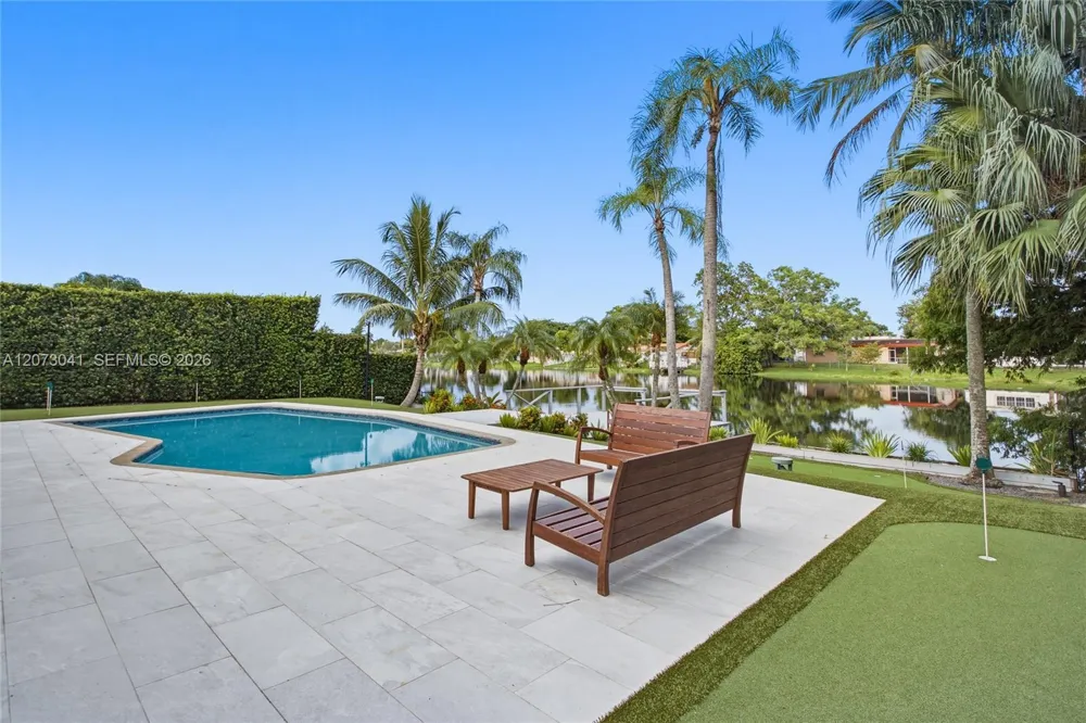 1721 NW 114th Ave Pembroke Pines, FL 33026
