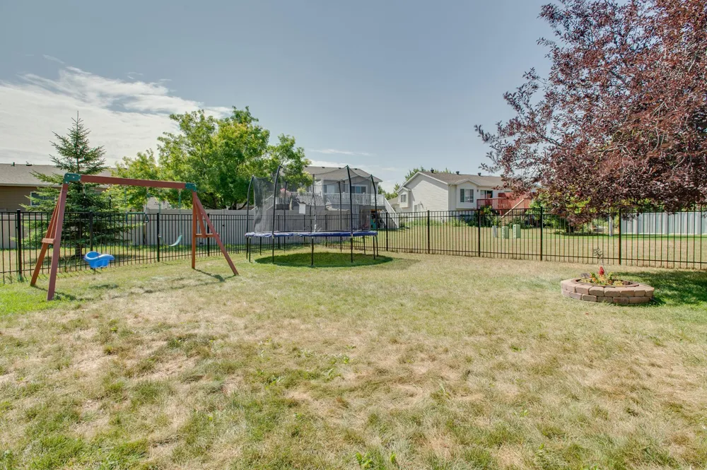 1427 Suntree Drive West Fargo, ND 58078