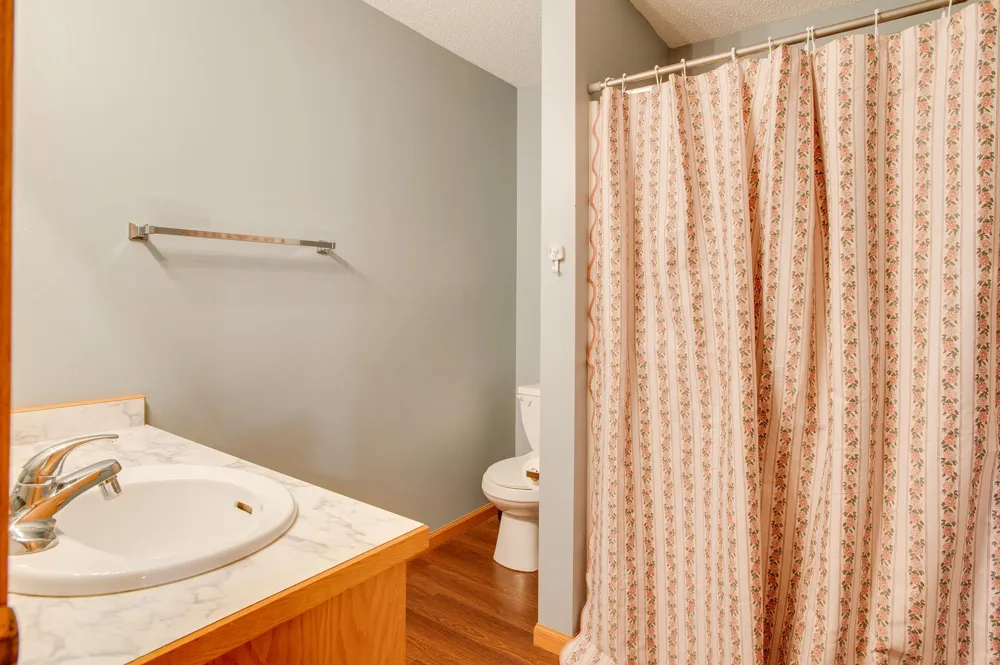 1427 Suntree Drive West Fargo, ND 58078