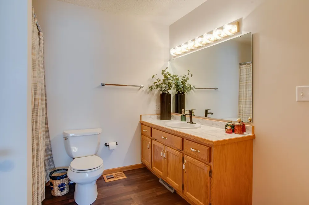 1427 Suntree Drive West Fargo, ND 58078