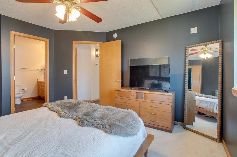 1427 Suntree Drive West Fargo, ND 58078
