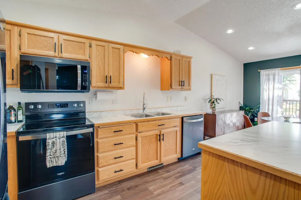 1427 Suntree Drive West Fargo, ND 58078