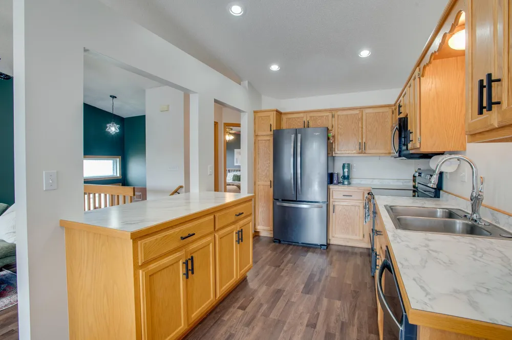 1427 Suntree Drive West Fargo, ND 58078
