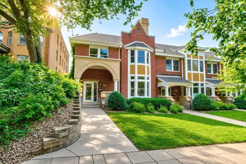 552 Summit Avenue