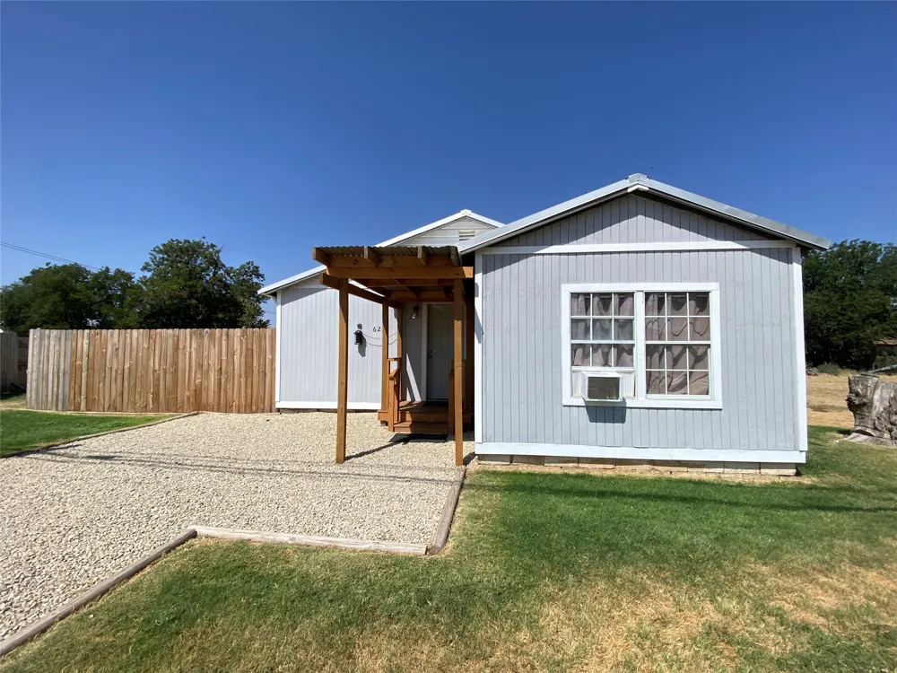621 Birch Avenue Munday, TX 76371