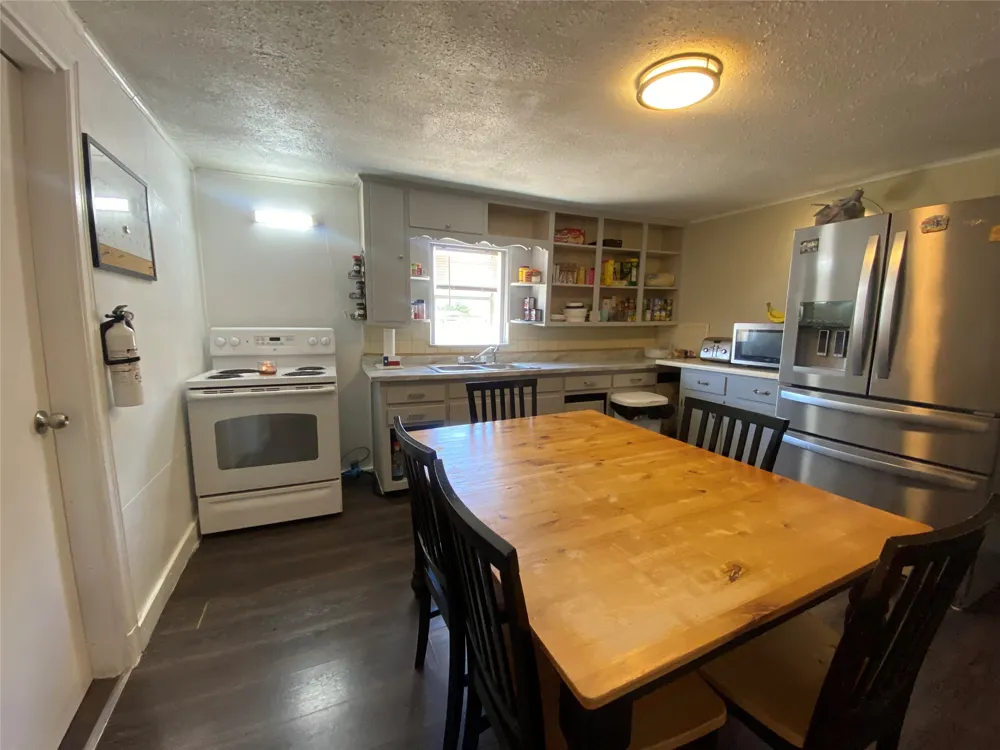 621 Birch Avenue Munday, TX 76371