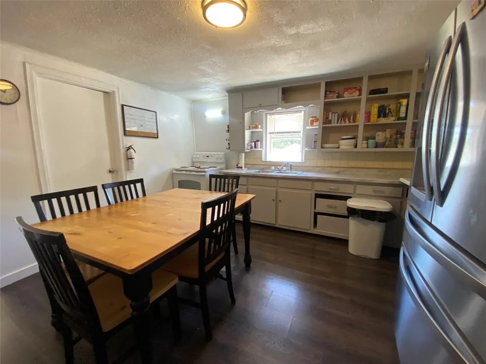 621 Birch Avenue Munday, TX 76371