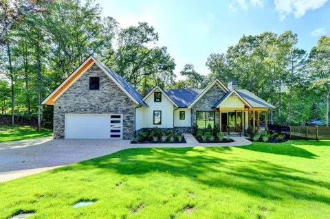 3933 Skyline Drive