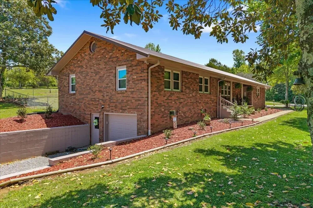 2065 Highway 30 E Athens, TN 37303