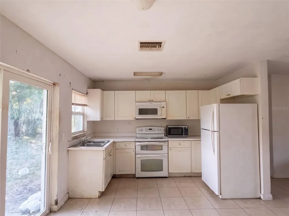 1636 SE ARAPAHO AVENUE Stuart, FL 34994