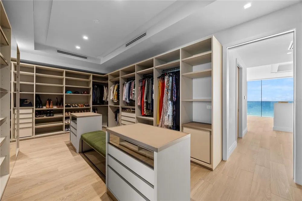 2 VENDIG STREET San Juan, PR 00907