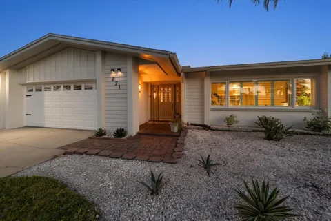 821 JACARANDA DRIVE