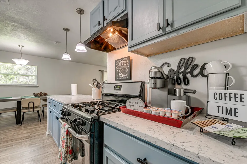 2009 Meadow Glen Irving, TX 75060