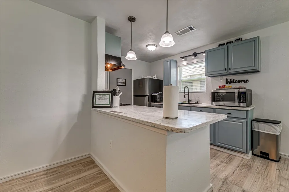 2009 Meadow Glen Irving, TX 75060