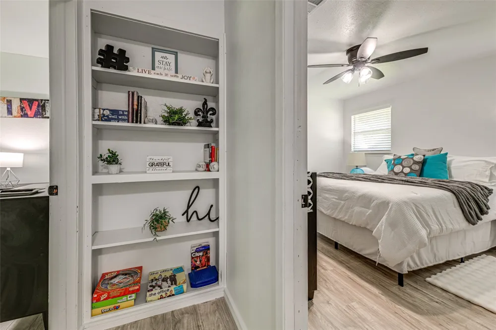 2009 Meadow Glen Irving, TX 75060