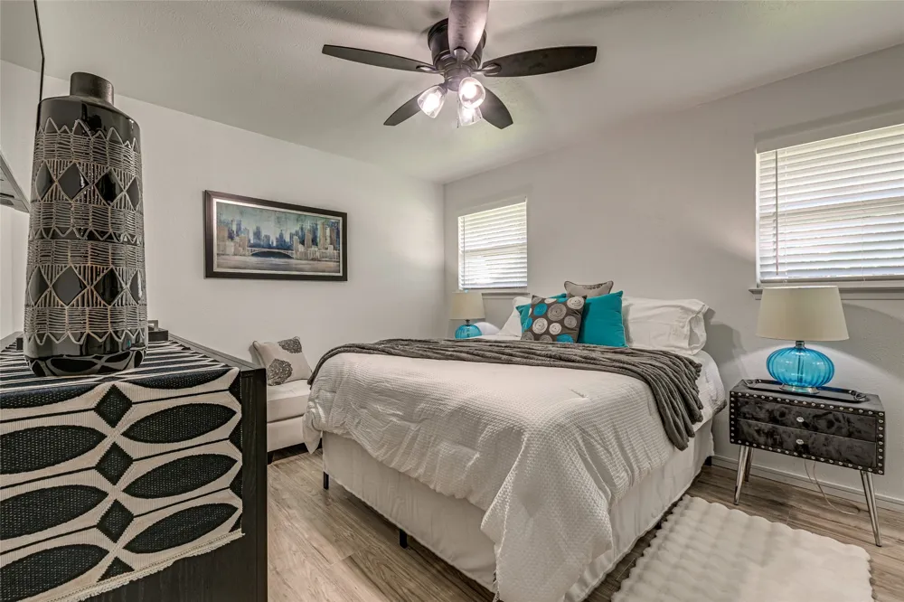 2009 Meadow Glen Irving, TX 75060