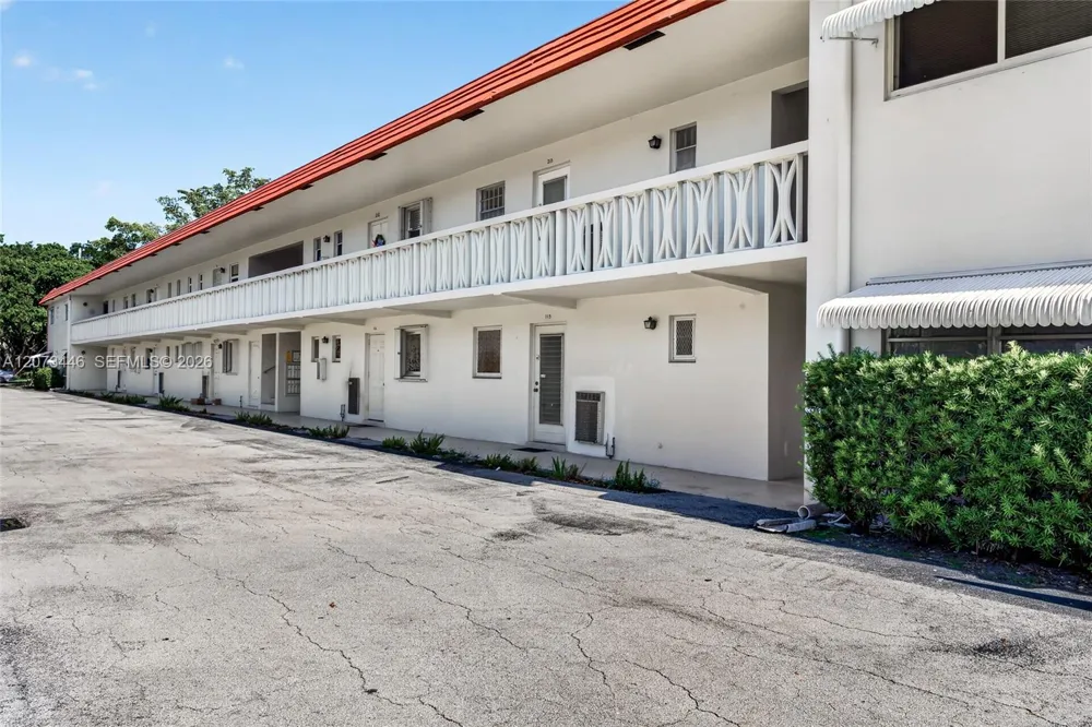 899 SE 2nd Ave #220 Deerfield Beach, FL 33441