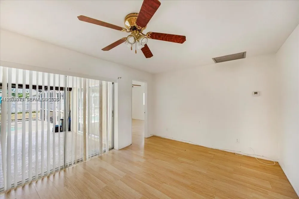 915 SE 20th ST Cape Coral, FL 33990
