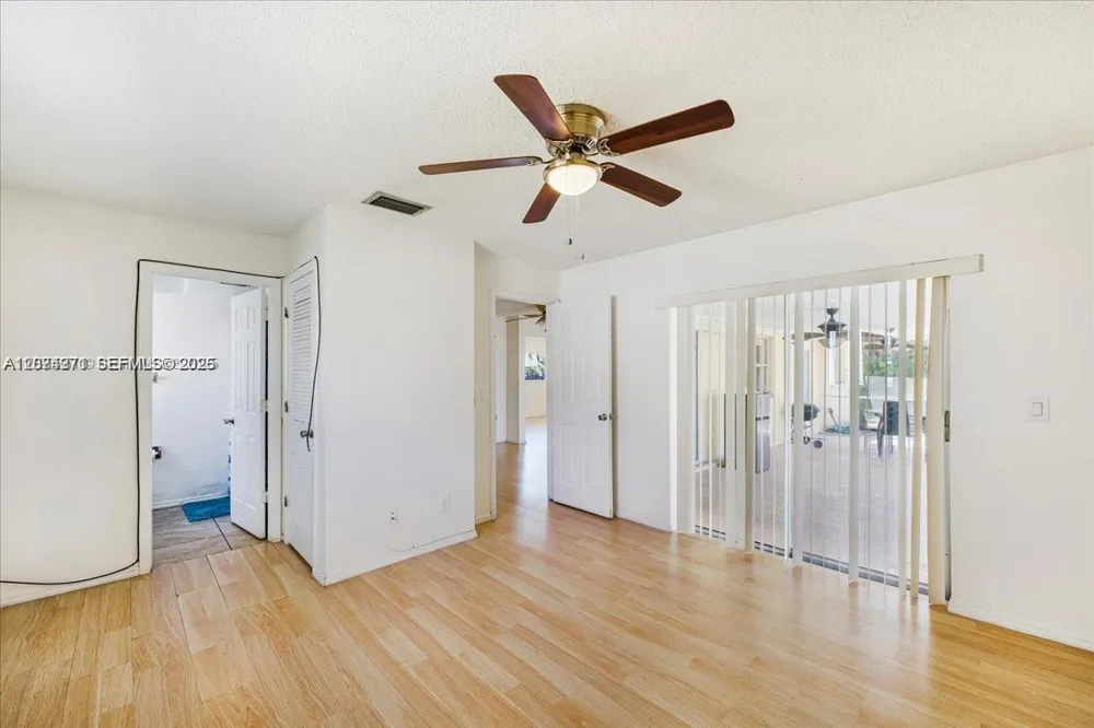 915 SE 20th ST Cape Coral, FL 33990