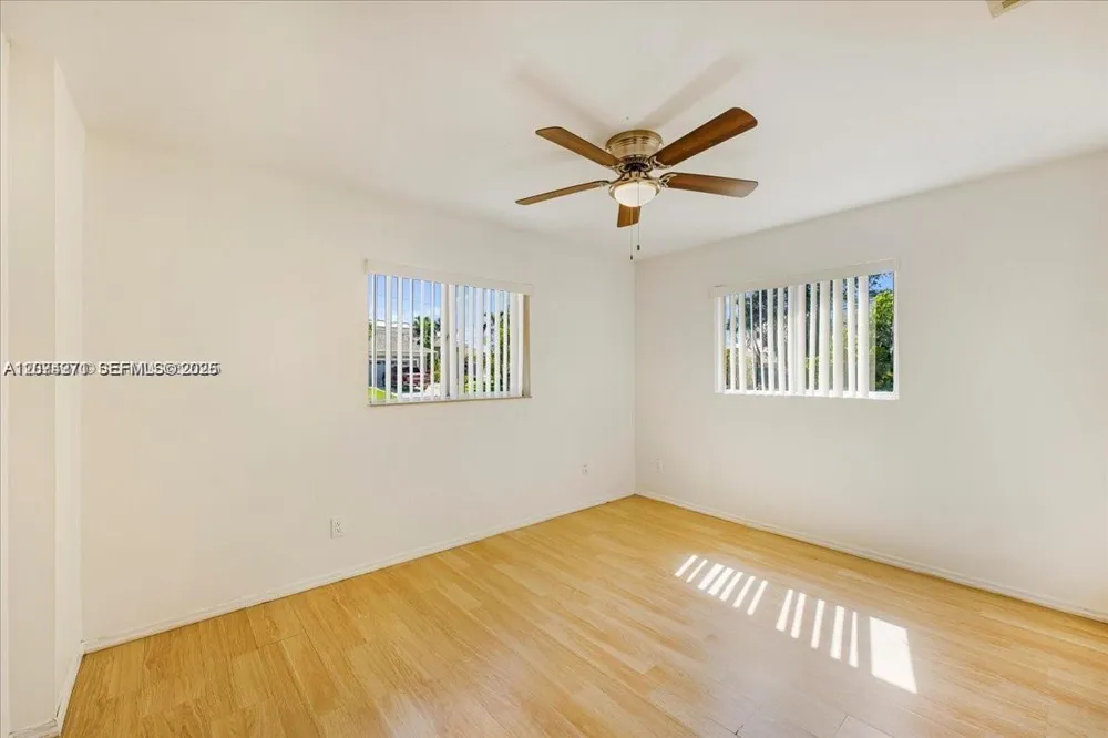 915 SE 20th ST Cape Coral, FL 33990