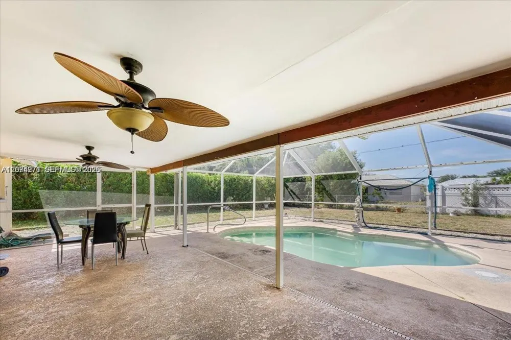 915 SE 20th ST Cape Coral, FL 33990