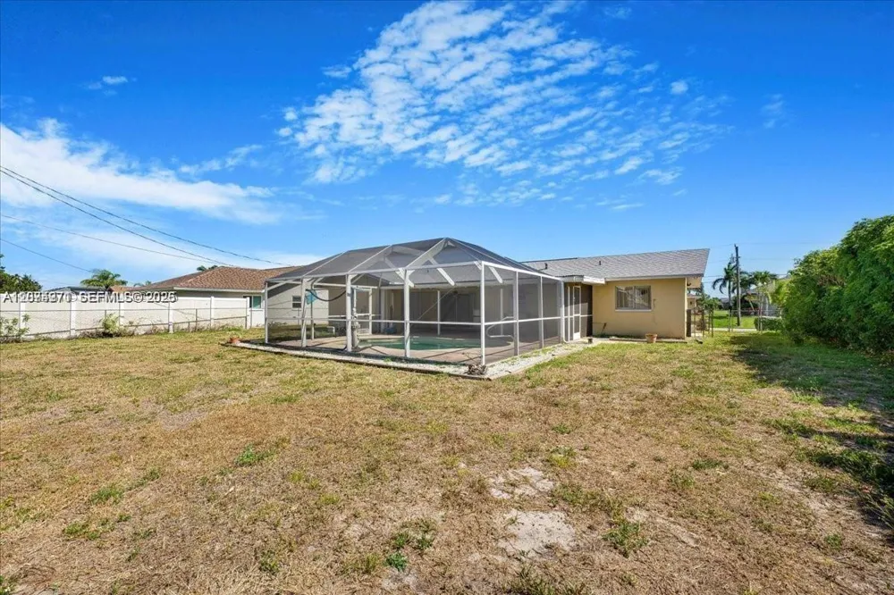 915 SE 20th ST Cape Coral, FL 33990