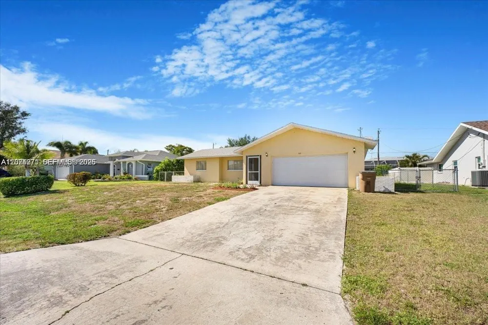 915 SE 20th ST Cape Coral, FL 33990