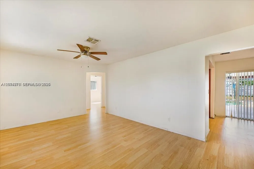 915 SE 20th ST Cape Coral, FL 33990