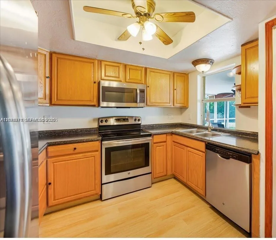 915 SE 20th ST Cape Coral, FL 33990