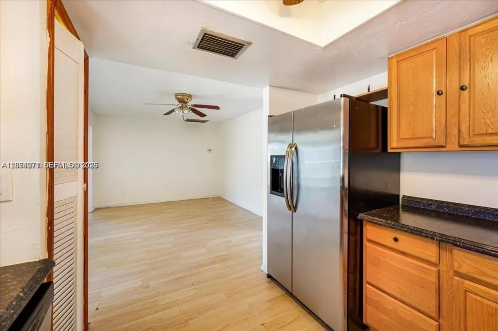 915 SE 20th ST Cape Coral, FL 33990