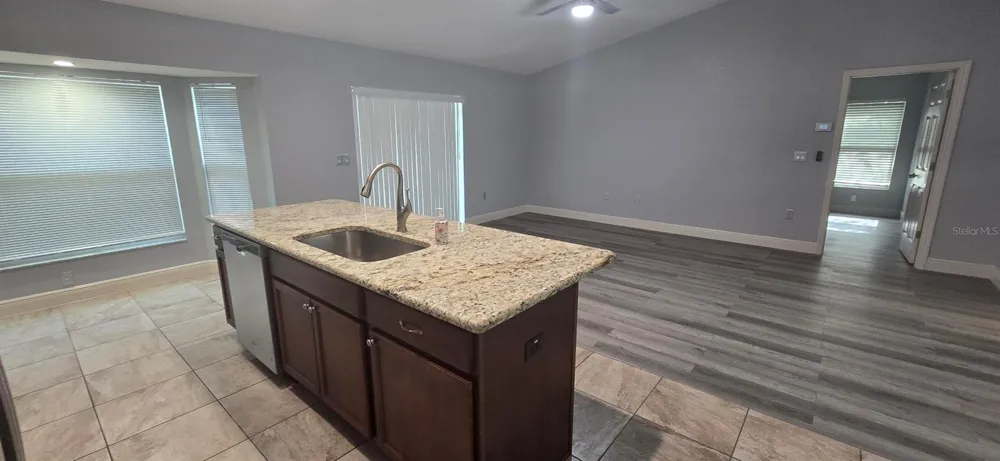 32 PINE CT LOOP ocala, FL 34472