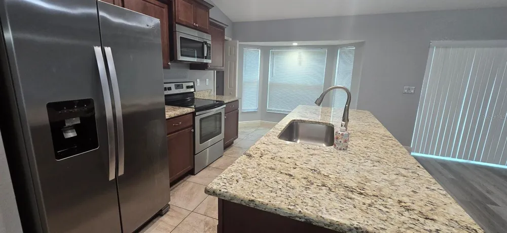 32 PINE CT LOOP ocala, FL 34472