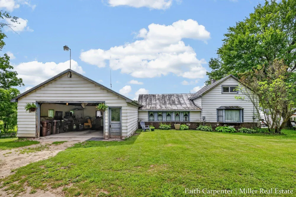 7911 Keller Road Delton, MI 49046