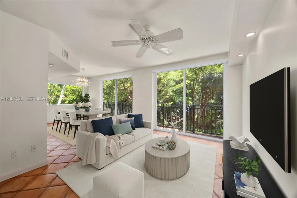 5996 Paradise Point Dr Palmetto Bay, FL 33157