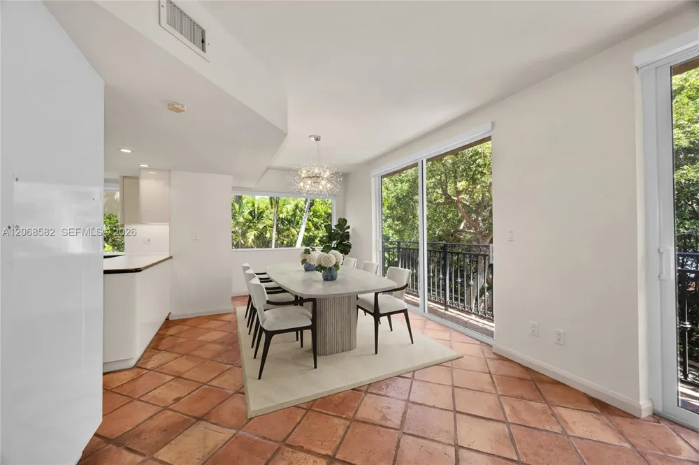 5996 Paradise Point Dr Palmetto Bay, FL 33157