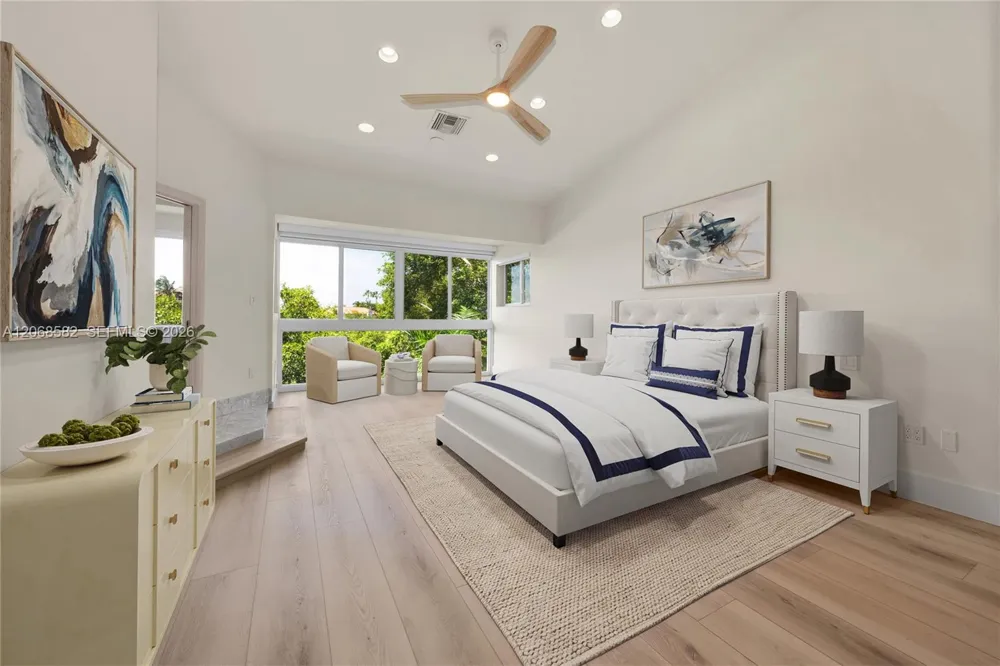 5996 Paradise Point Dr Palmetto Bay, FL 33157