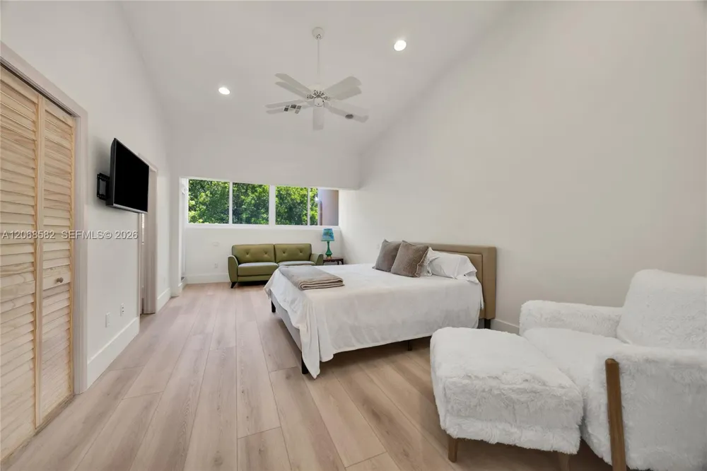 5996 Paradise Point Dr Palmetto Bay, FL 33157