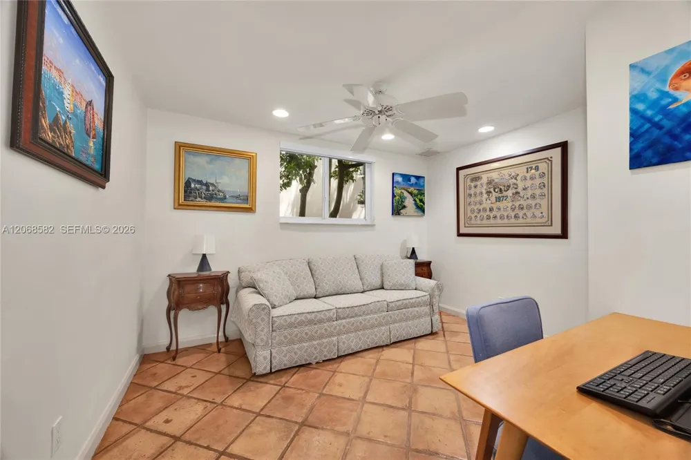 5996 Paradise Point Dr Palmetto Bay, FL 33157